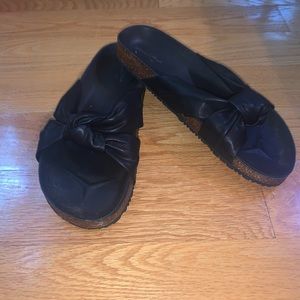 Black knotted slides